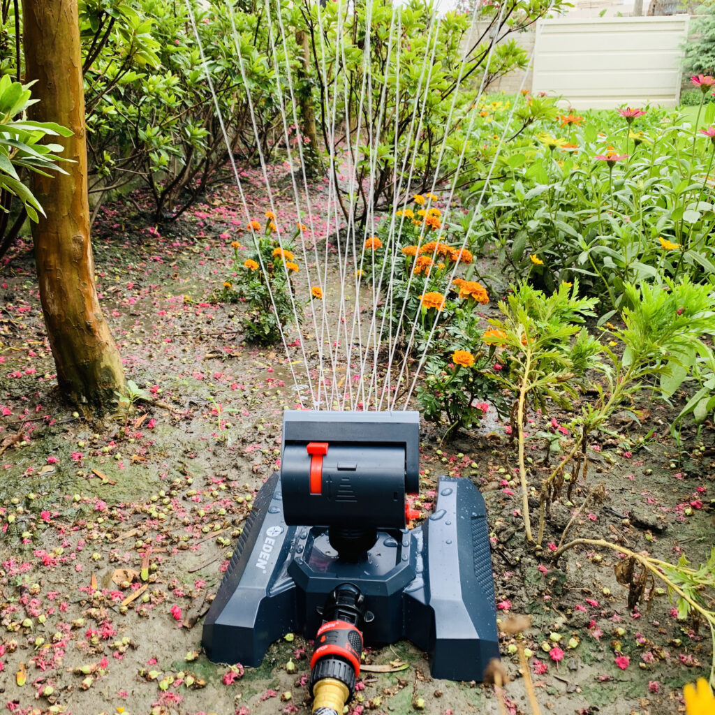 Mini Oscillating Sprinkler with Heavyweight Base Eden Garden